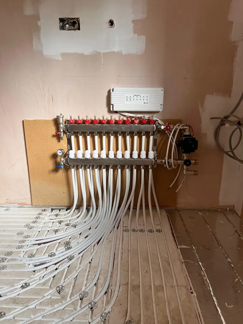 Manifold flow meters balanced during commissioning